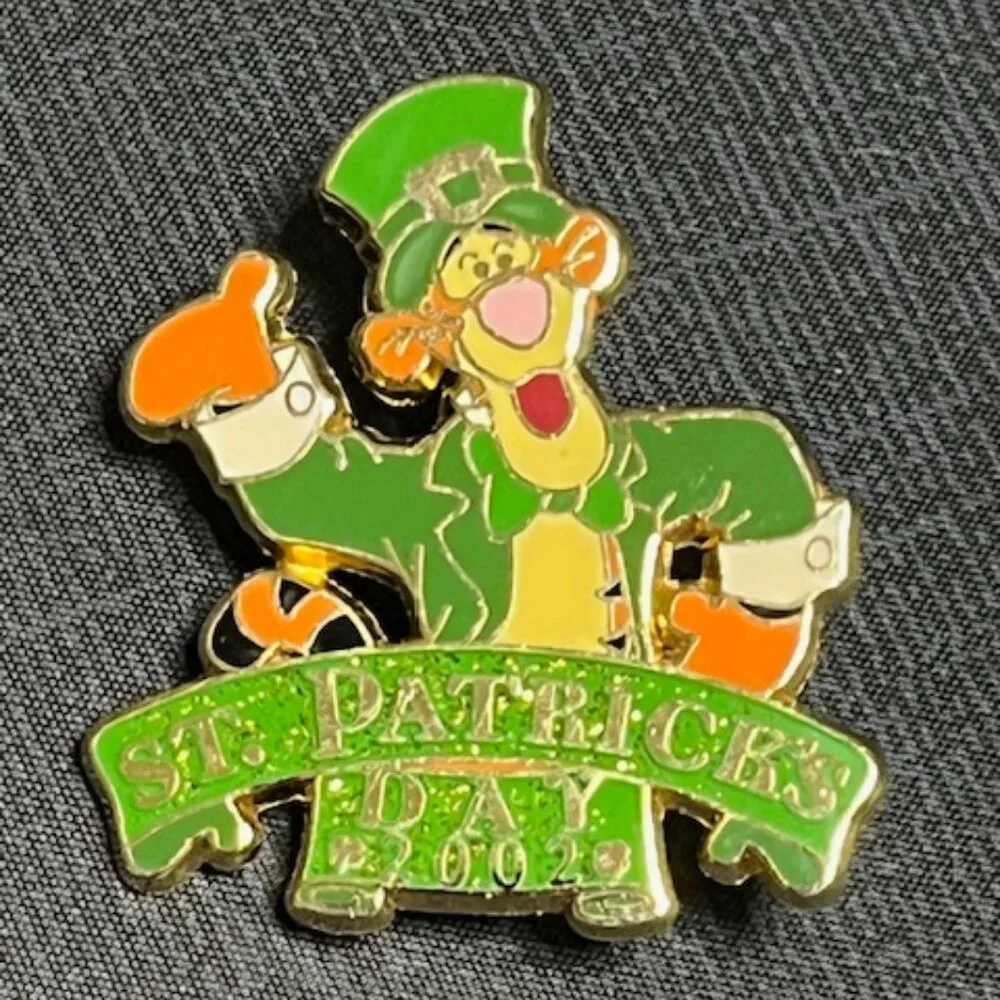 Tigger from Winnie the Pooh St. Patrick's Day 2002 Lapel Hat Vest Pin 1.25